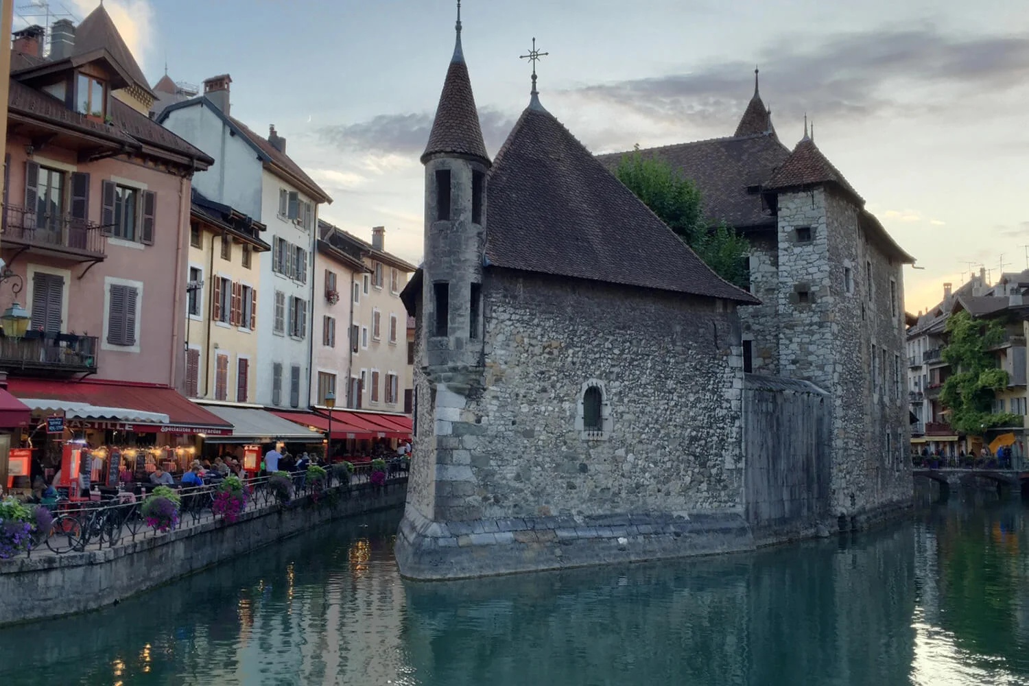 assets/img/destinations/Annecy.jpg Professional Annecy Airport Taxi