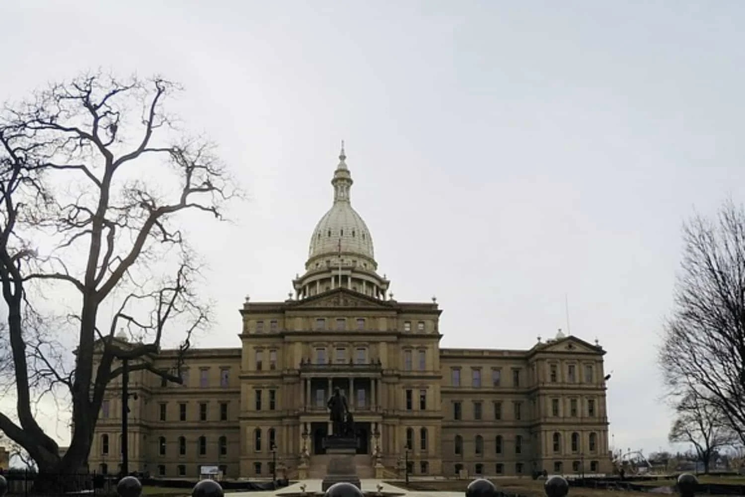 assets/img/destinations/Lansing.jpg Professional Lansing Airport Taxi