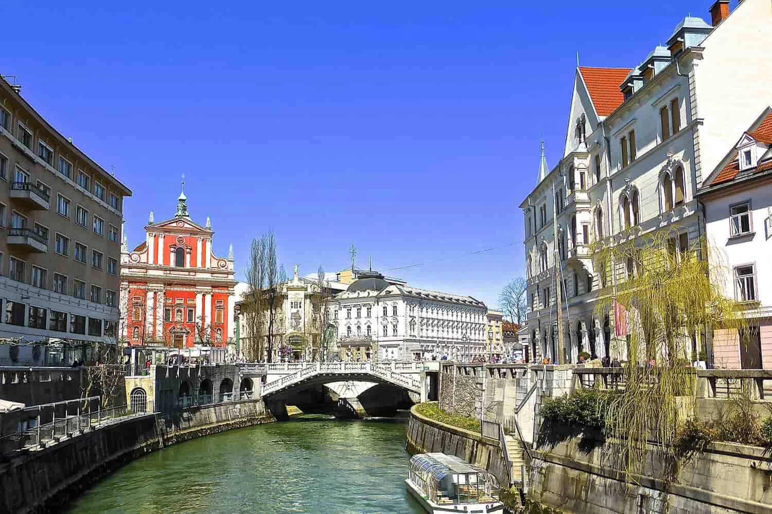 assets/img/destinations/Ljubljana.jpg Professional Ljubljana Airport Taxi