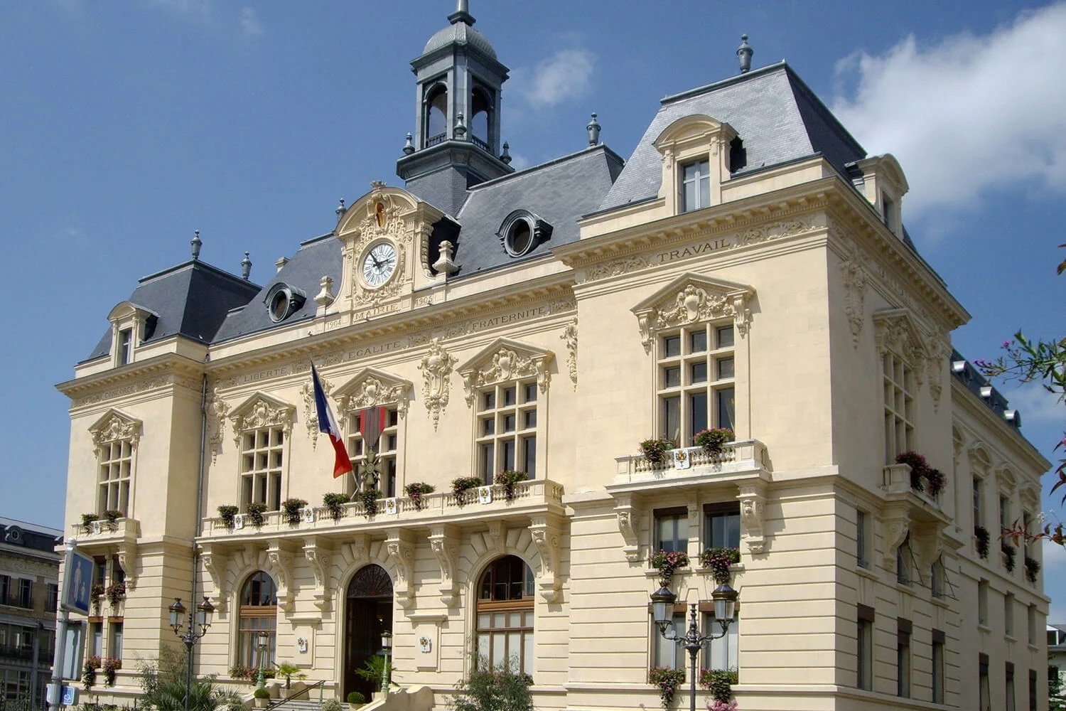 assets/img/destinations/Tarbes.jpg Professional Tarbes Airport Taxi