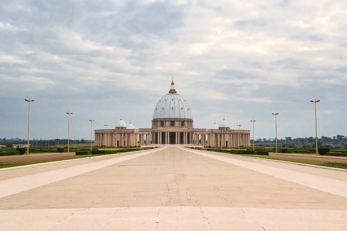 assets/img/destinations/Yamoussoukro.jpg Professional Yamoussoukro Airport Taxi